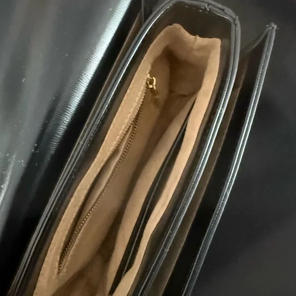 Elegant Black Leather Bag - Picture 3 of 9